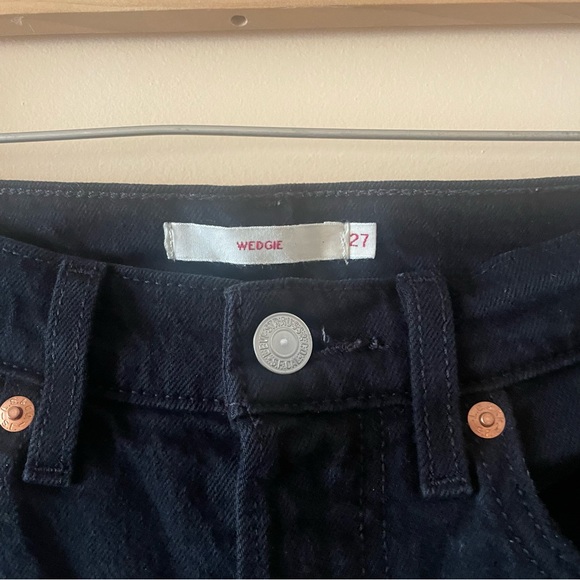 Levi's Wedgie Black Denim Jeans - Picture 4 of 7